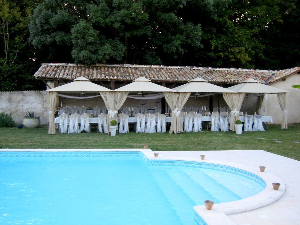 Chateau De Puyrigaud Bed & Breakfast Léoville Dış mekan fotoğraf