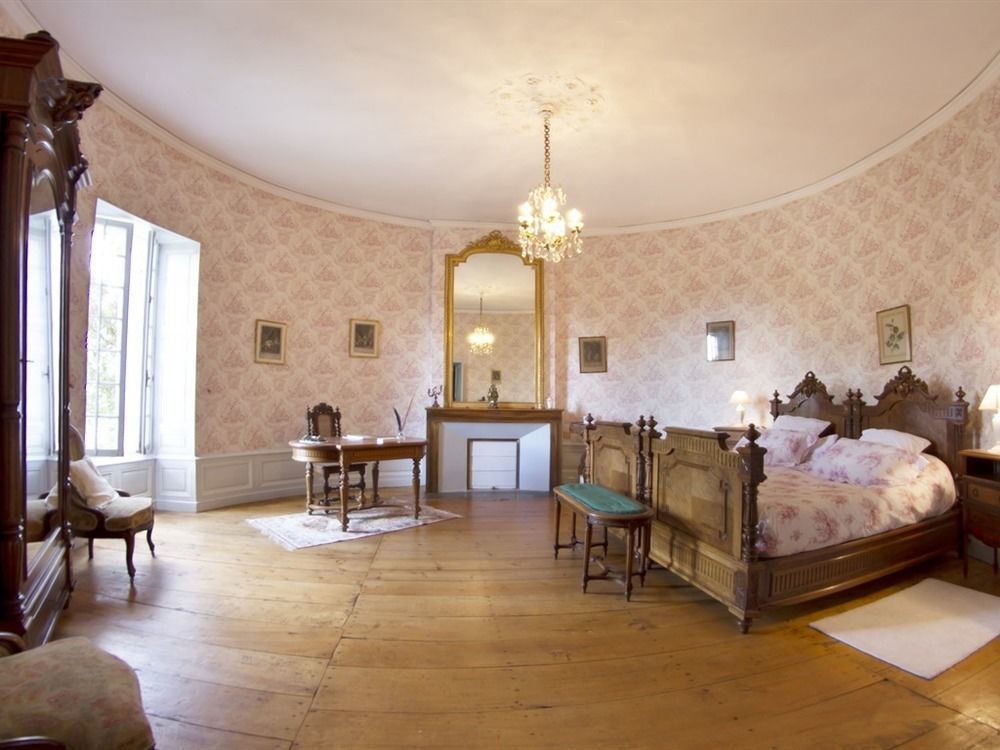 Chateau De Puyrigaud Bed & Breakfast Léoville Dış mekan fotoğraf